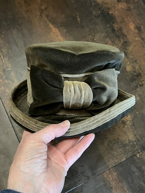 Vintage Green and Tan Pork Pie Style Velvet Hat with Bow, Lined